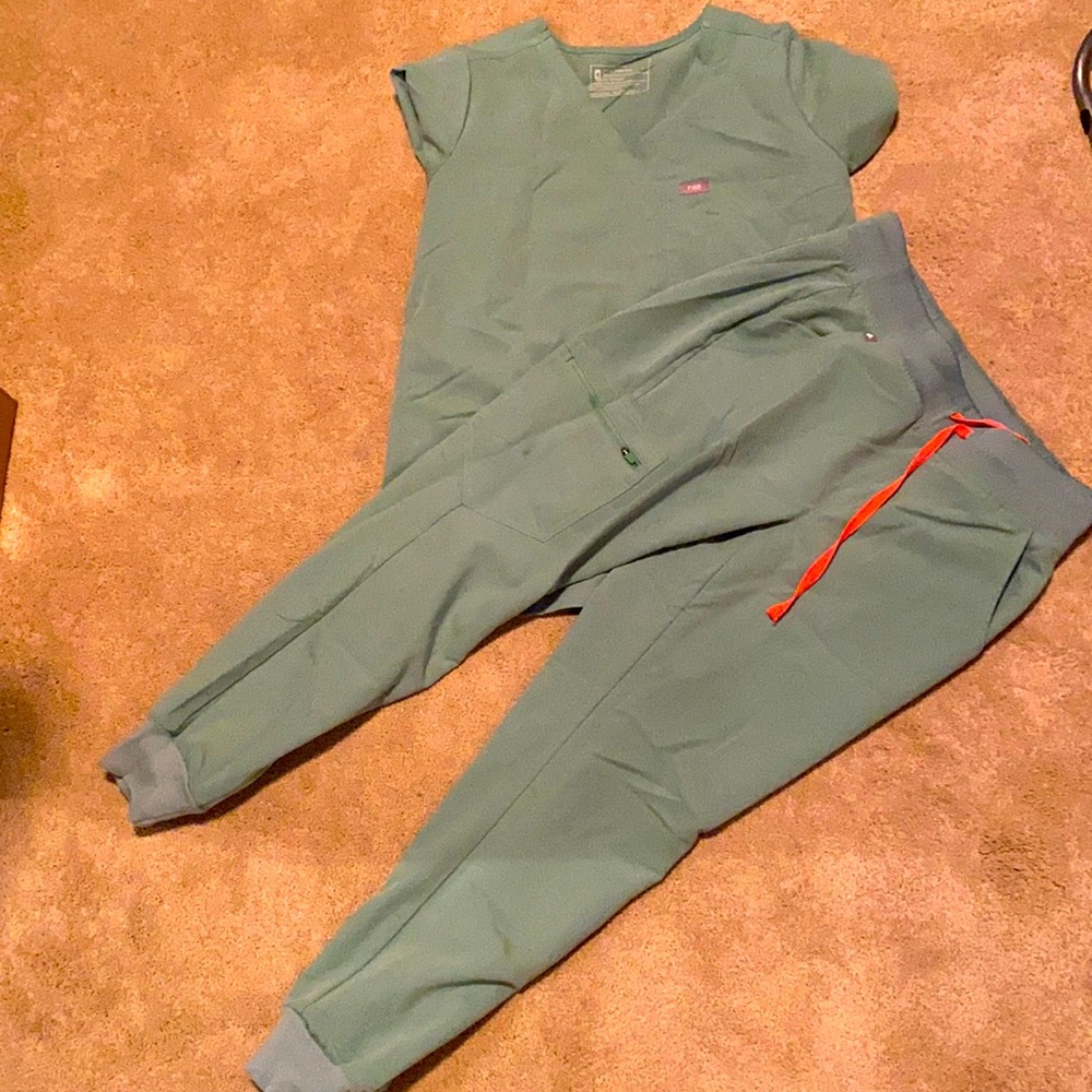 Figs jade scrubs